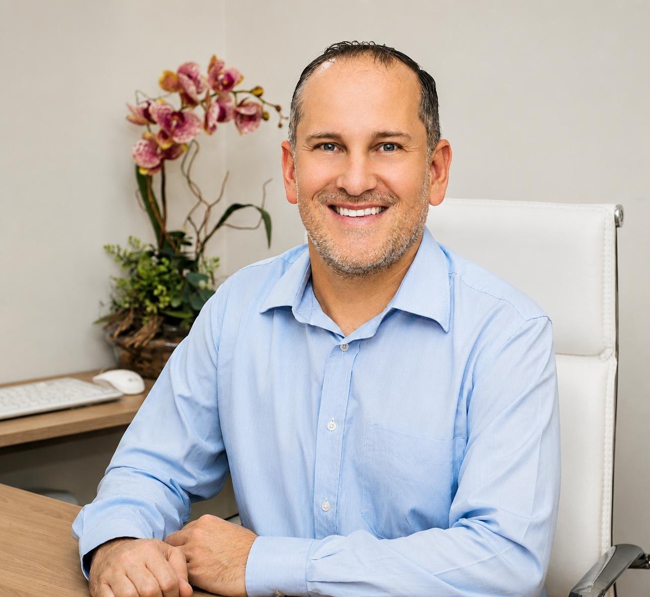 Dr. Leonardo Drumond no consultório